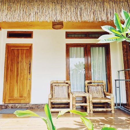 Peraja Bungalows Loyok Sangyang Buitenkant foto