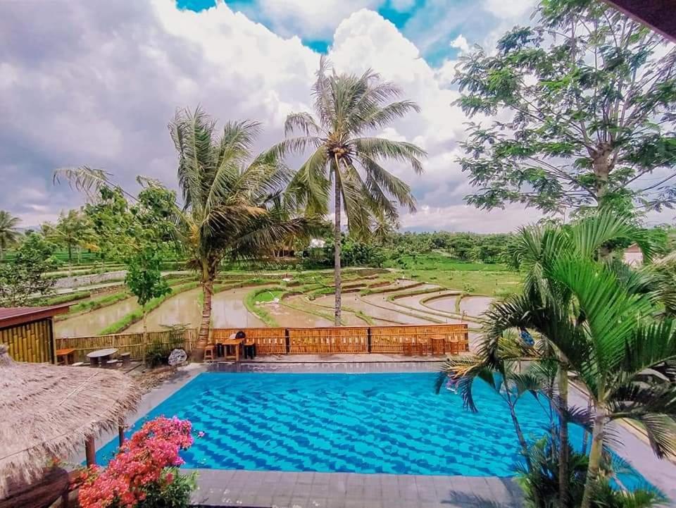 Peraja Bungalows Loyok Sangyang Buitenkant foto