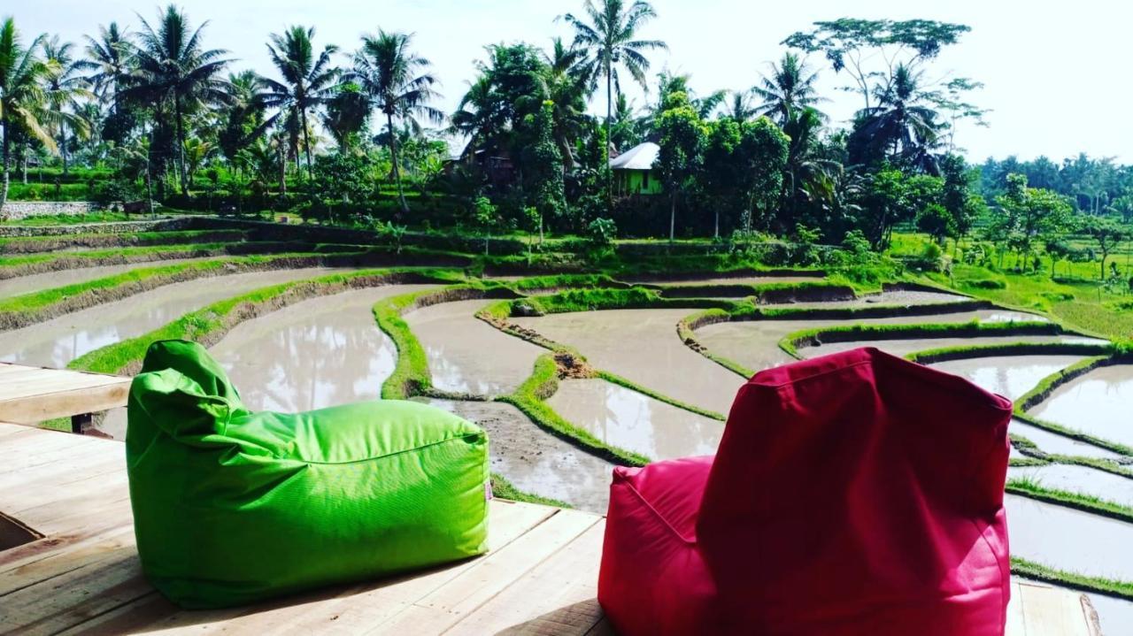 Peraja Bungalows Loyok Sangyang Buitenkant foto