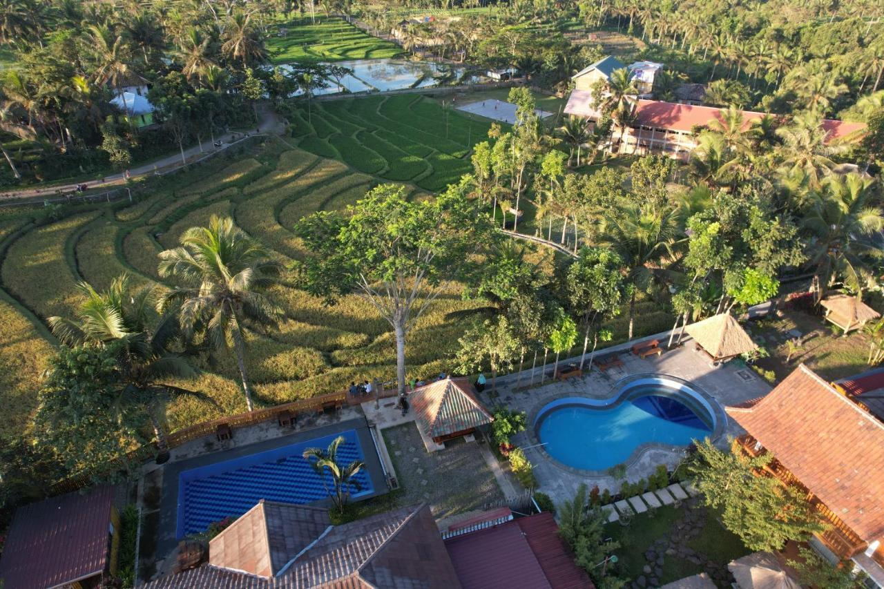 Peraja Bungalows Loyok Sangyang Buitenkant foto