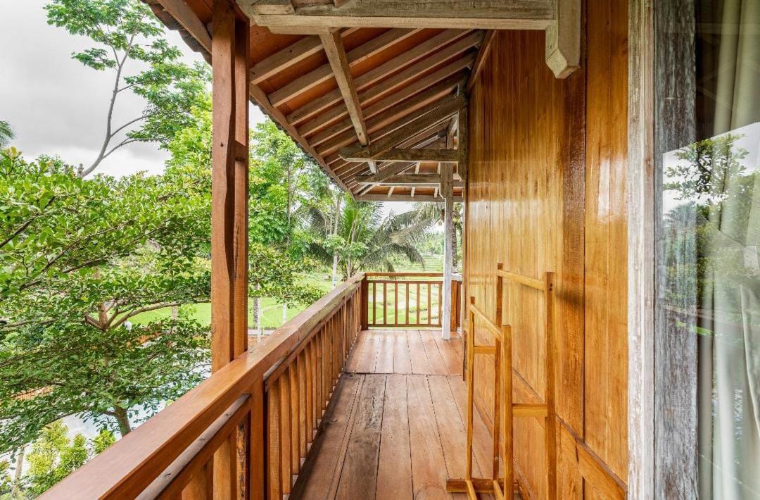 Peraja Bungalows Loyok Sangyang Buitenkant foto