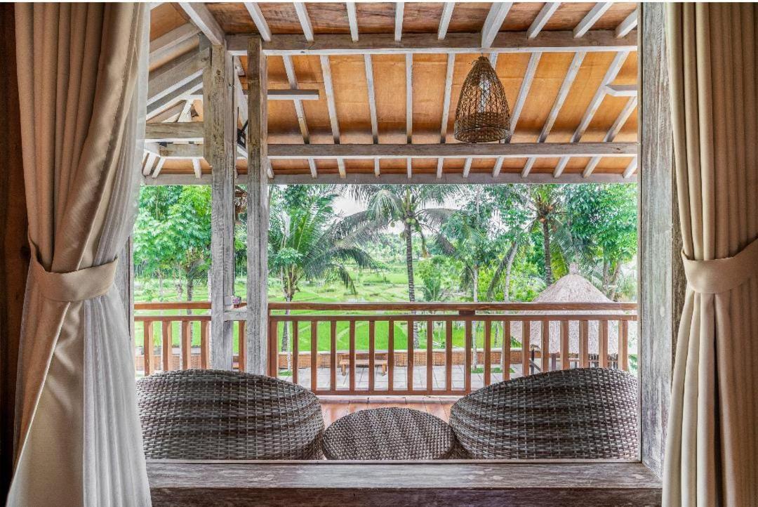 Peraja Bungalows Loyok Sangyang Buitenkant foto