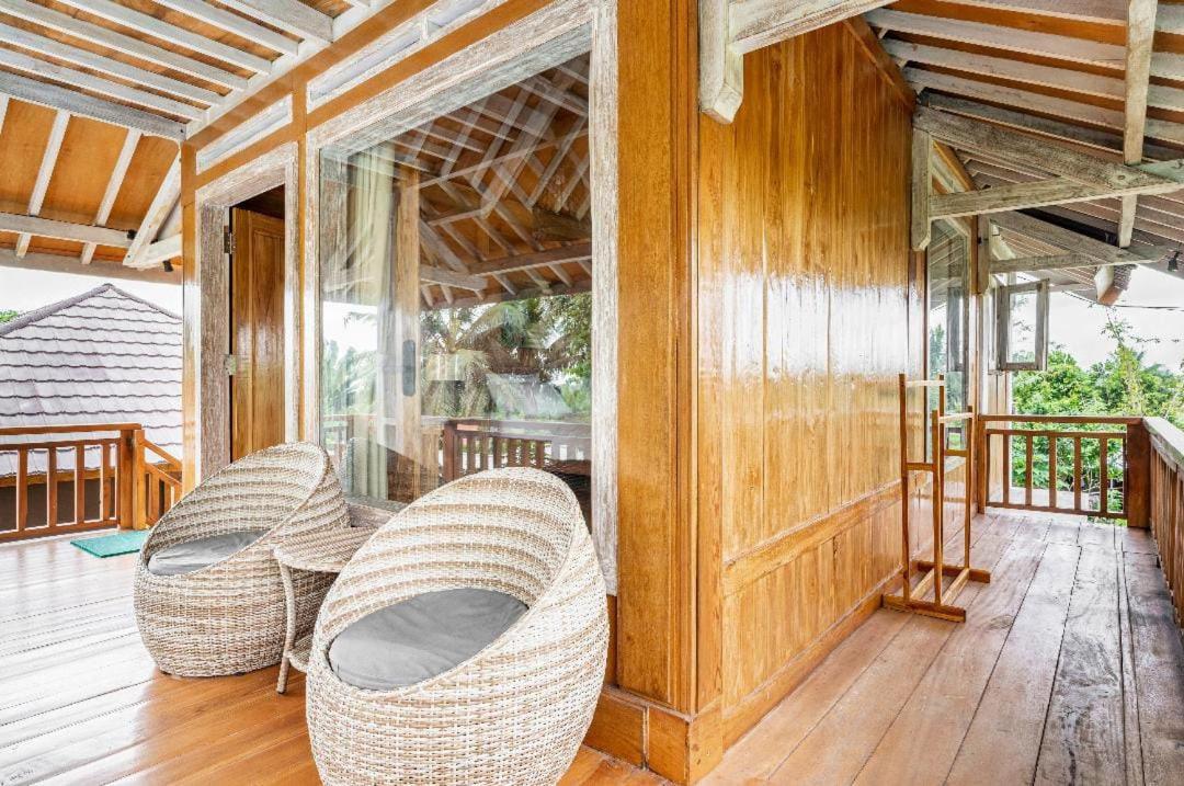 Peraja Bungalows Loyok Sangyang Buitenkant foto