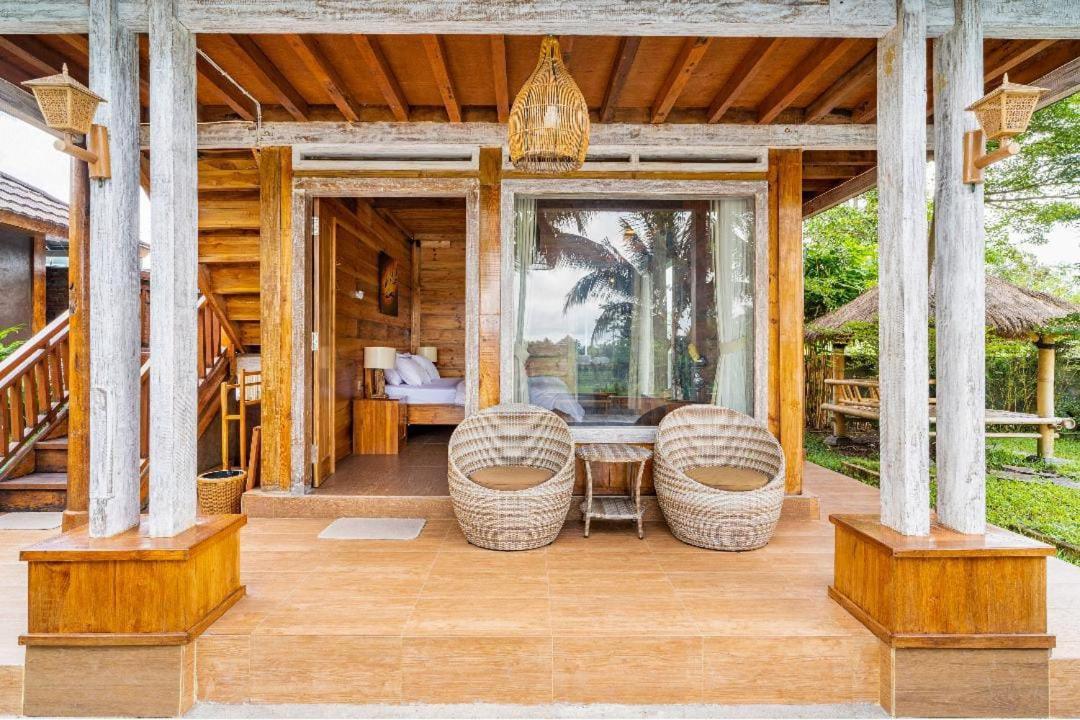 Peraja Bungalows Loyok Sangyang Buitenkant foto