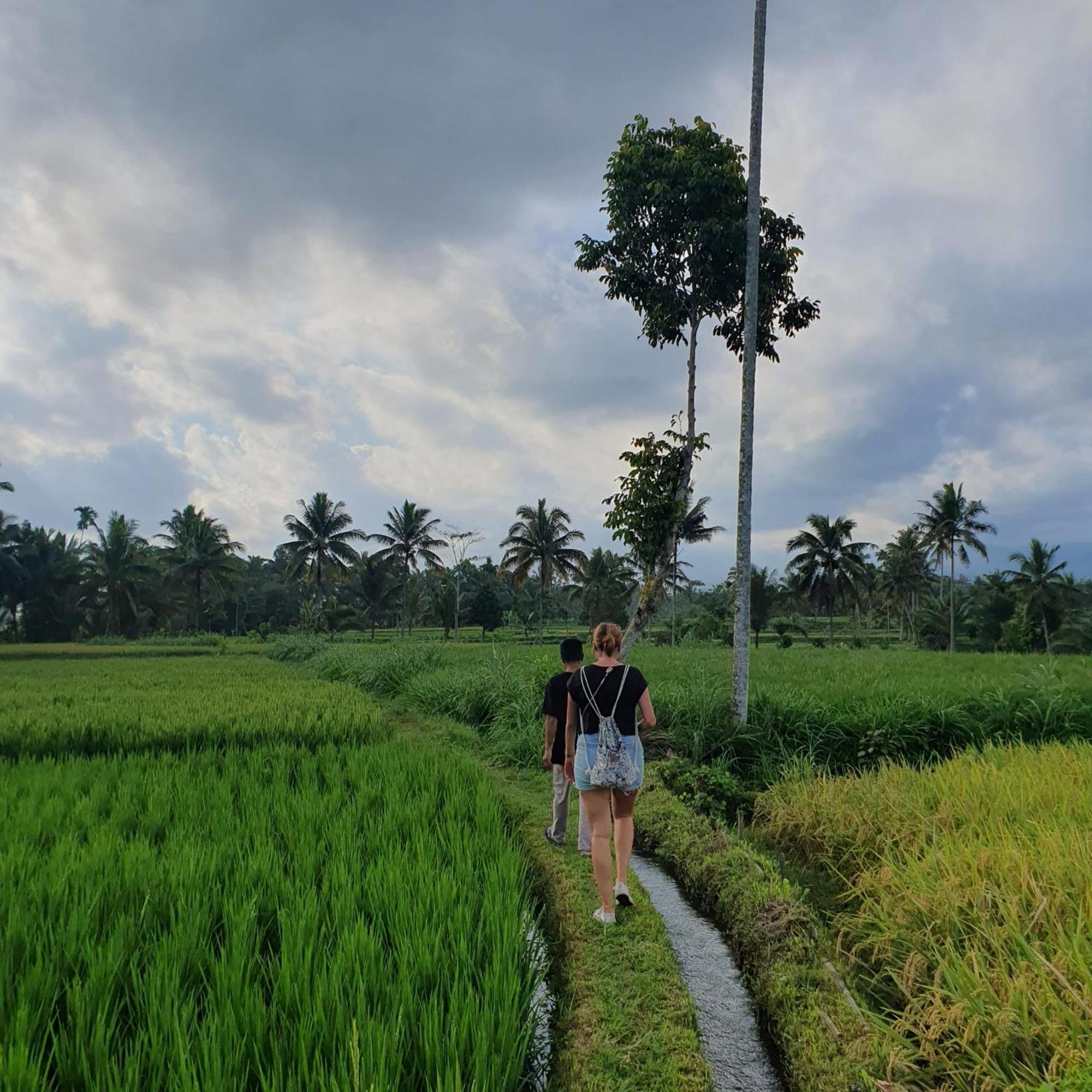 Peraja Bungalows Loyok Sangyang Buitenkant foto