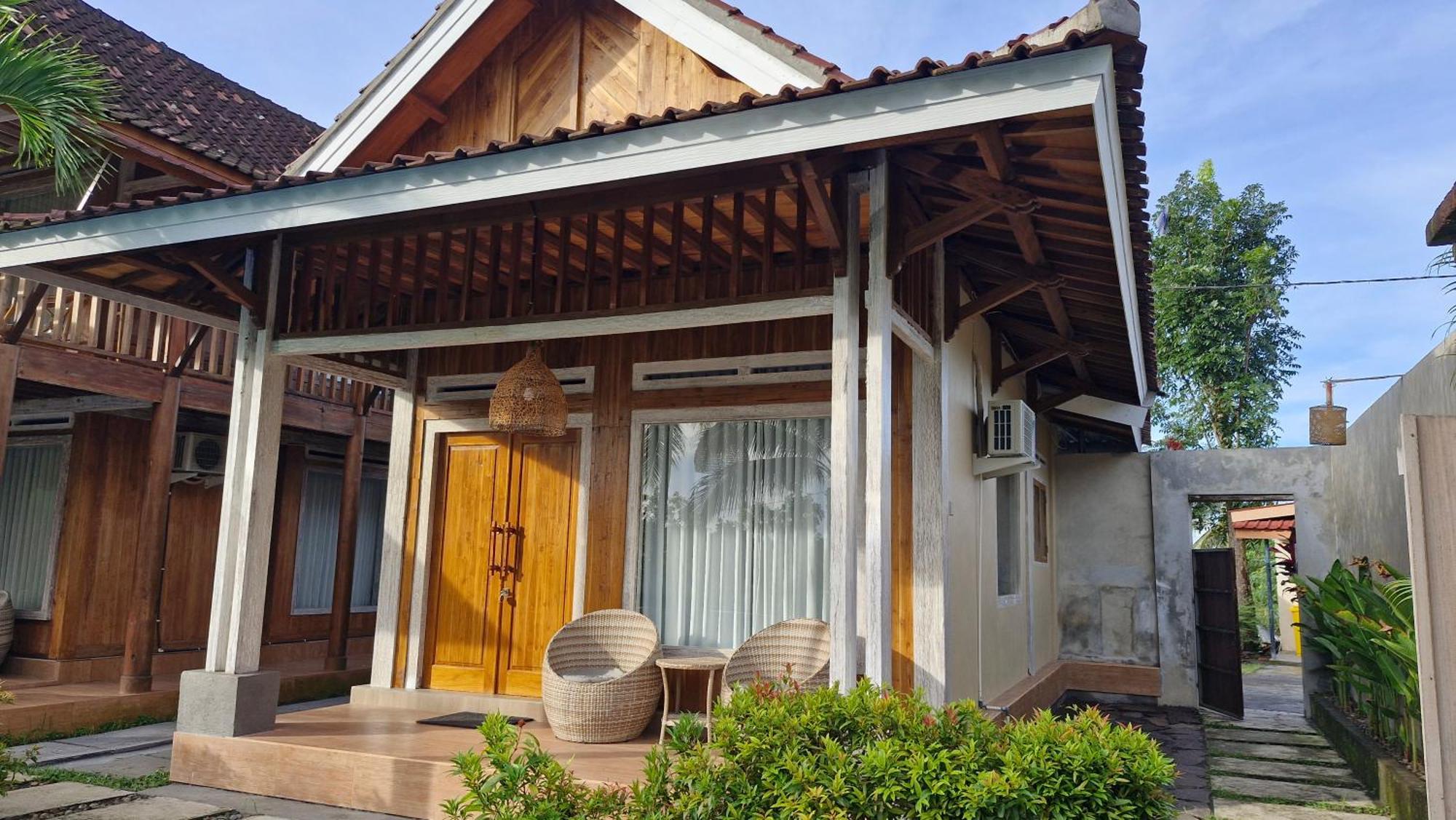 Peraja Bungalows Loyok Sangyang Buitenkant foto