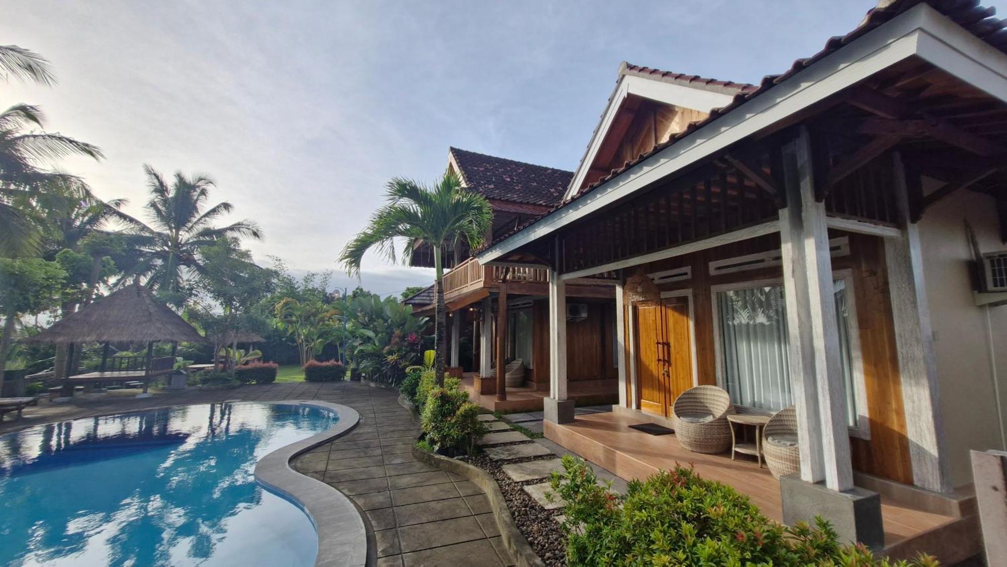 Peraja Bungalows Loyok Sangyang Buitenkant foto